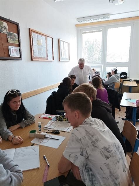 Studenti na přednášce s odborníkem z praxe