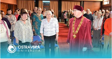 Studenti na přednášce Univerzity třetího věku