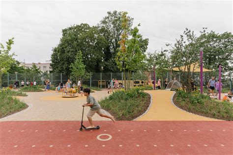 Obecní park s herními prvky
