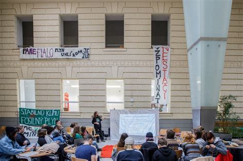 Studenti na univerzitní akci v Brně