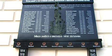 Pamětní deska na škole v Jehnicích