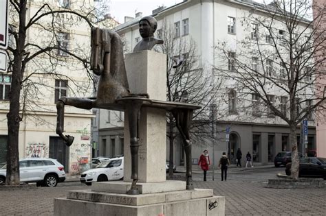 Socha z netradičních materiálů od Karla Nepraše