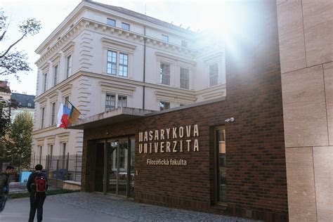 Seznam profesorů FF MU