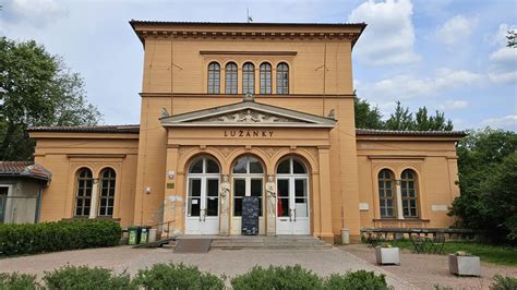 historická budova domu pionýrů Lužánky