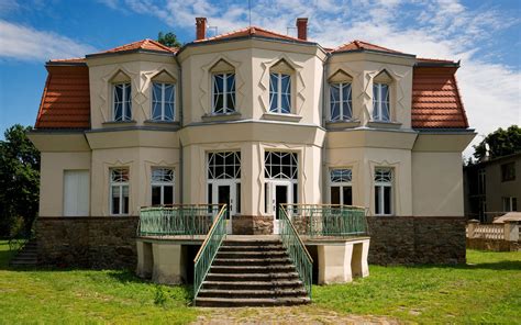 Ilustrace principů rytmu a gradace v architektuře
