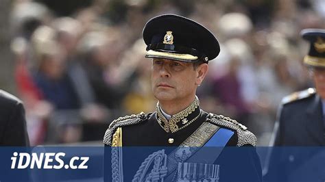 Princ Edward předává ocenění