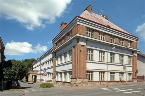 Architektonický nákres budovy střední průmyslové školy