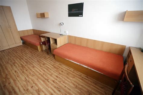 Interiér pokoje v domově mládeže
