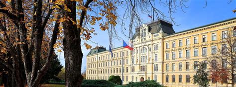 Tabulka univerzit nabízejících studium andragogiky v ČR