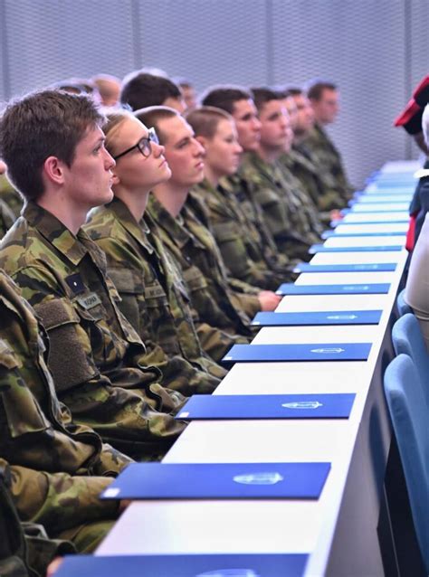 studenti na polygonu Fakulty vojenského zdravotnictví