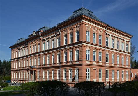 Školní budova AKADEMIA