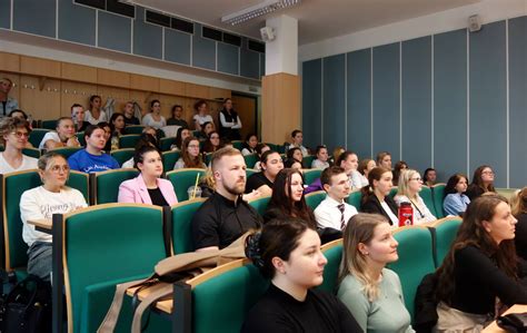studenti ze zahraničí v učebně