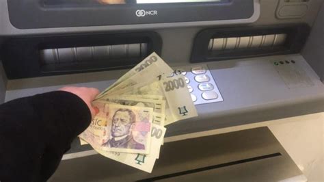 Výběr hotovosti z bankomatu