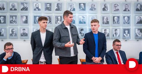 Studenti sportující v areálu VUT