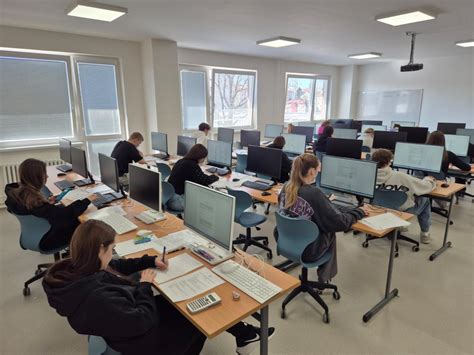 student provádí praktickou zkoušku