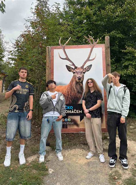 Studenti na školní akci