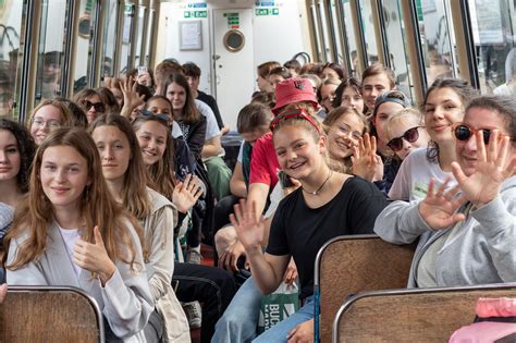 studenti na seznamovacím kurzu