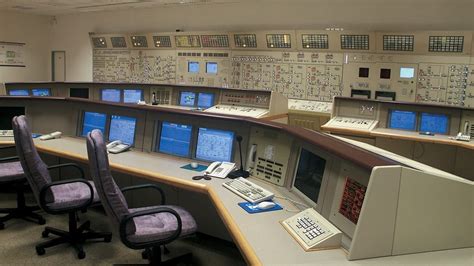 Řídící pult jaderné elektrárny