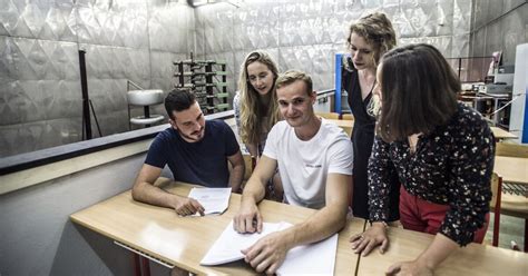 Student prezentující svou práci