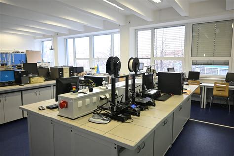 Vybavení laboratoře automatického řízení