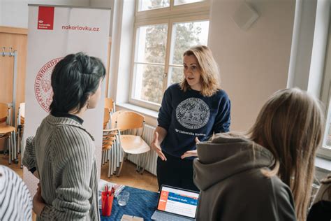 Přehled známých univerzit nabízejících kurzy na Moodle