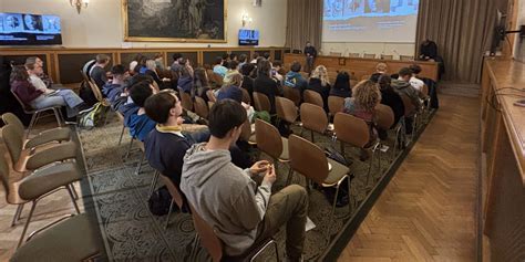 Studenti prezentující na konferenci