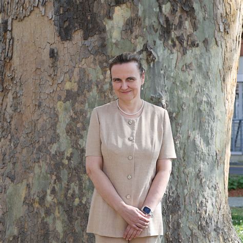 Portrét prof. MUDr. Lydie Izakovičové Hollé, Ph.D.