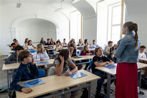 Fotografie studentů ve třídě