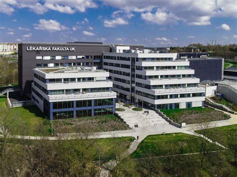 Budova Matematicko-fyzikální fakulty UK