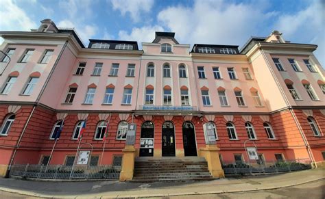 Budova Evropské obchodní akademie Děčín